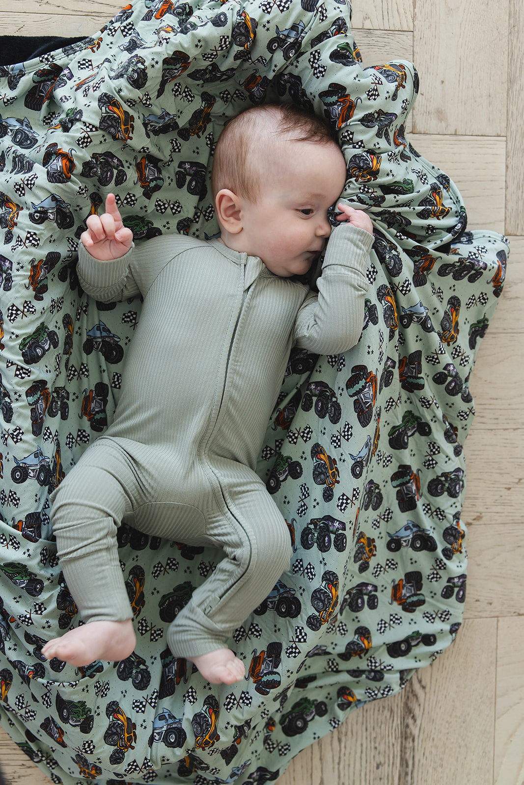 Sage Ribbed Zippy