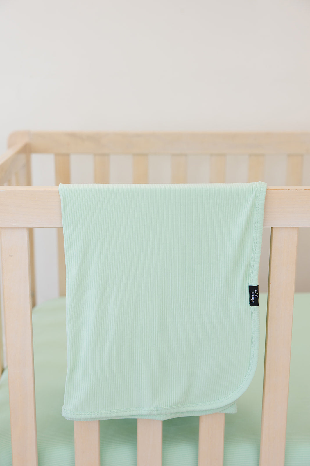 Lion Around Ribbed Lightweight Blanket