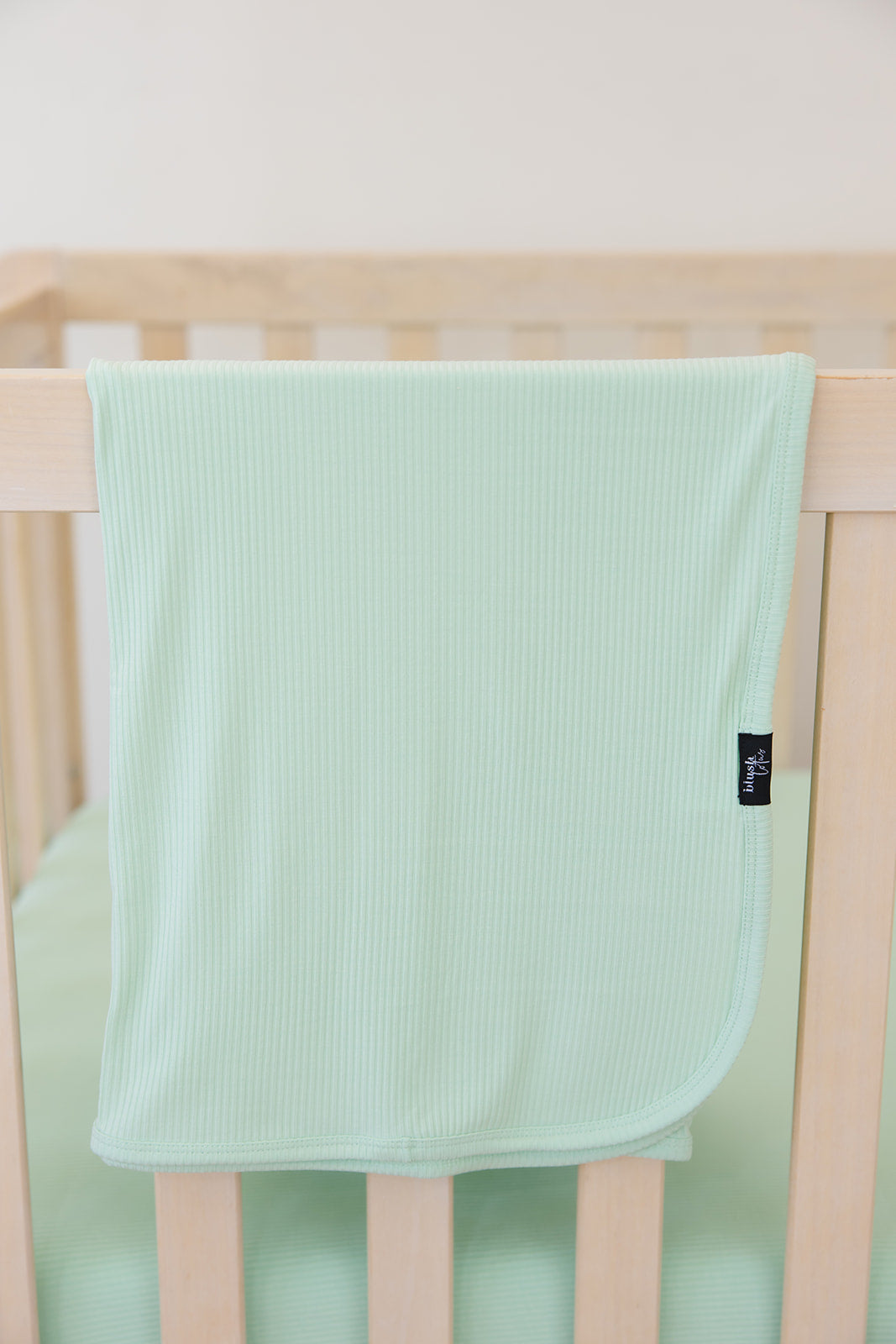Lion Around Ribbed Lightweight Blanket