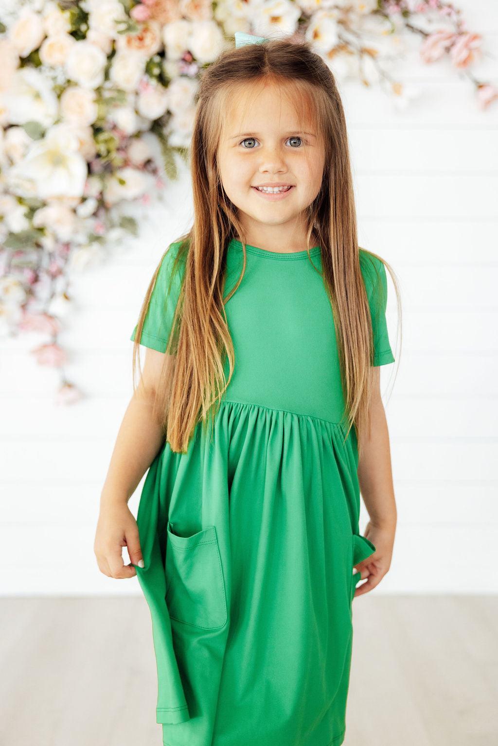 Kelly Green Short Sleeve Pocket Twirl Dress
