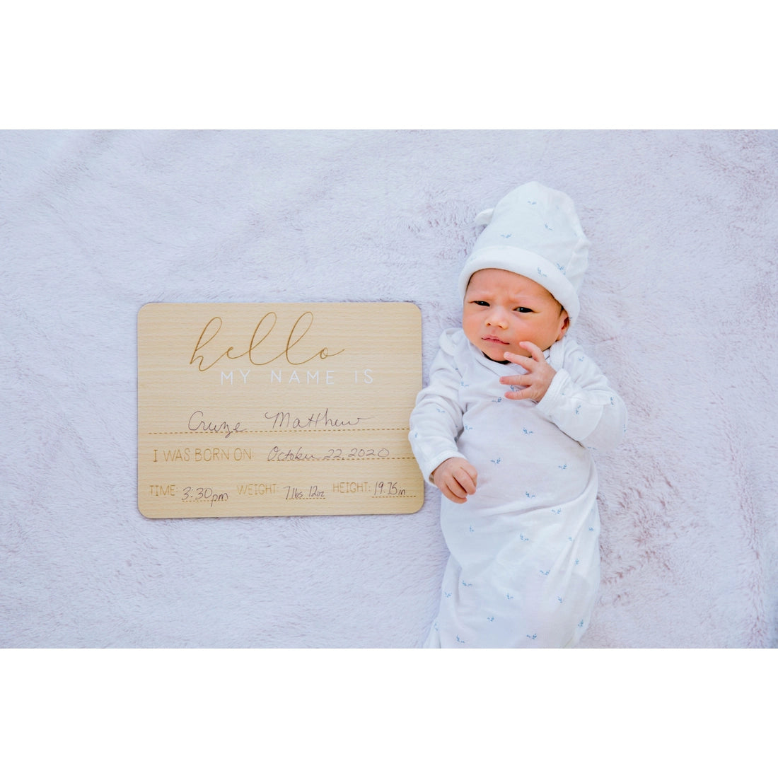 “Hello, my name is…” Fill In Baby Arrival Photo Prop